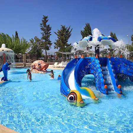 Club Yali & מלון 5*
