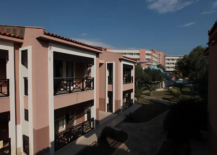 Club Yali & Hotel 5*