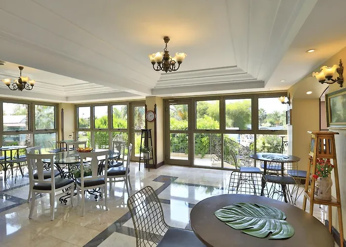 Club Yali & Hotel 5*