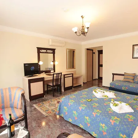 Club Yali & Hotel 5*