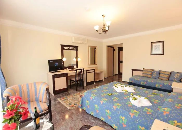 Club Yali & Hotel 5*